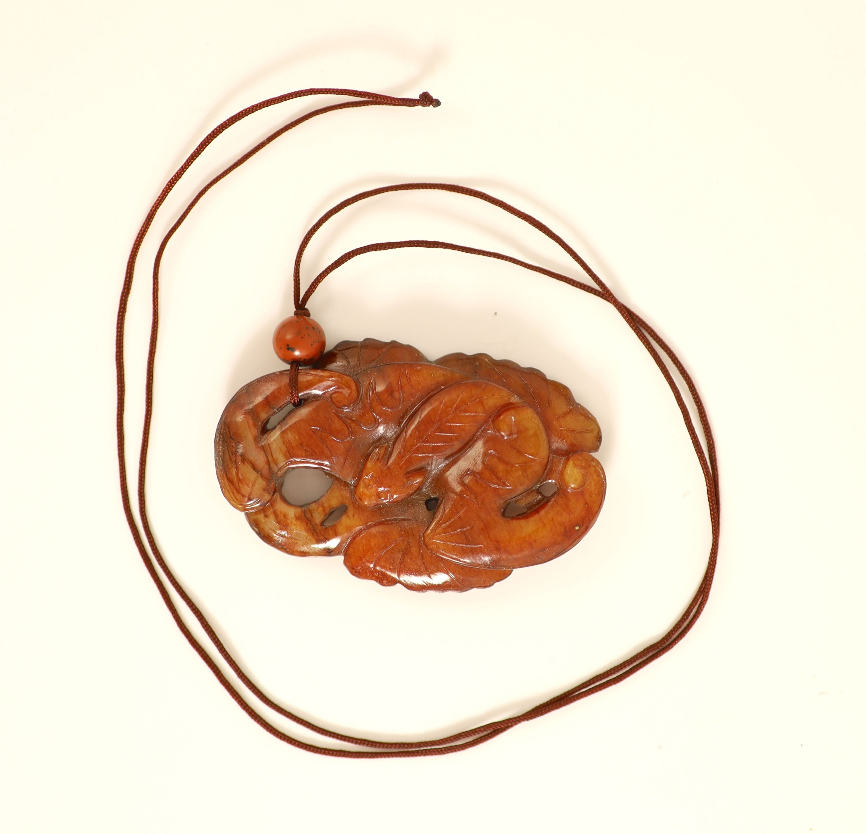 A Chinese russet jade pendant, 19th century, 7.3cm